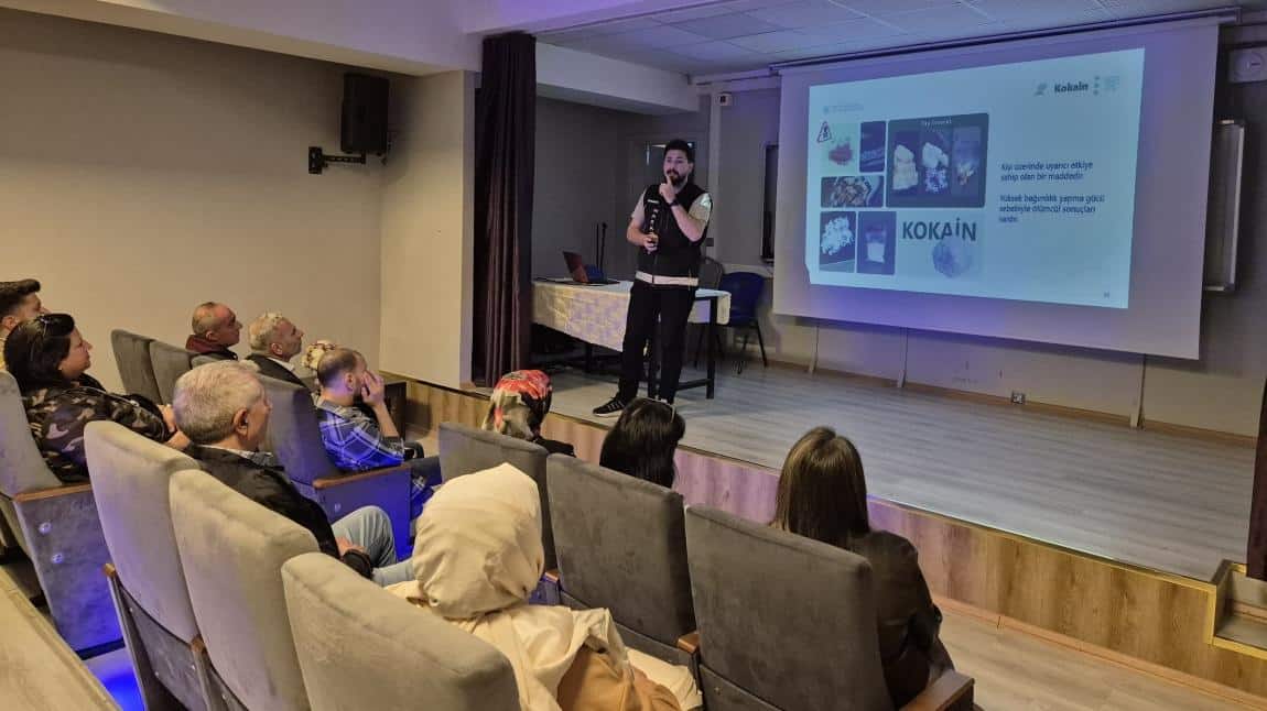 Velilerimize yönelik Bağımlılıkla Mücadele kapsamında eğitim verildi.