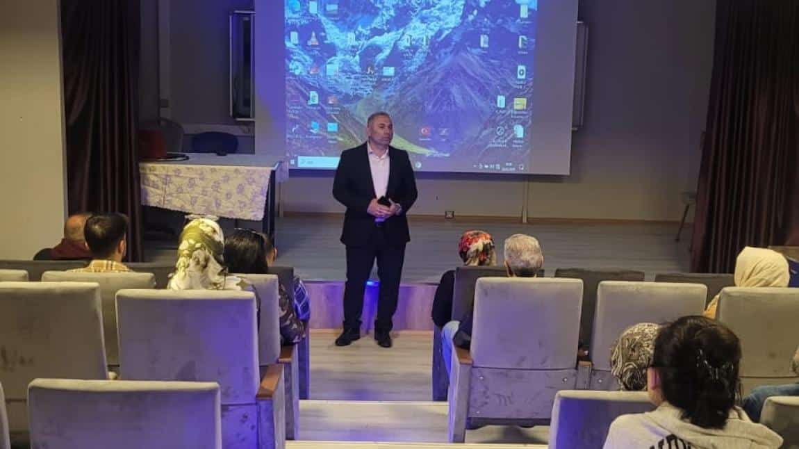 Velilerimize, öğrenci devamsızlıkları bilgilendirme ve yönlendirme toplantısı yapıldı.